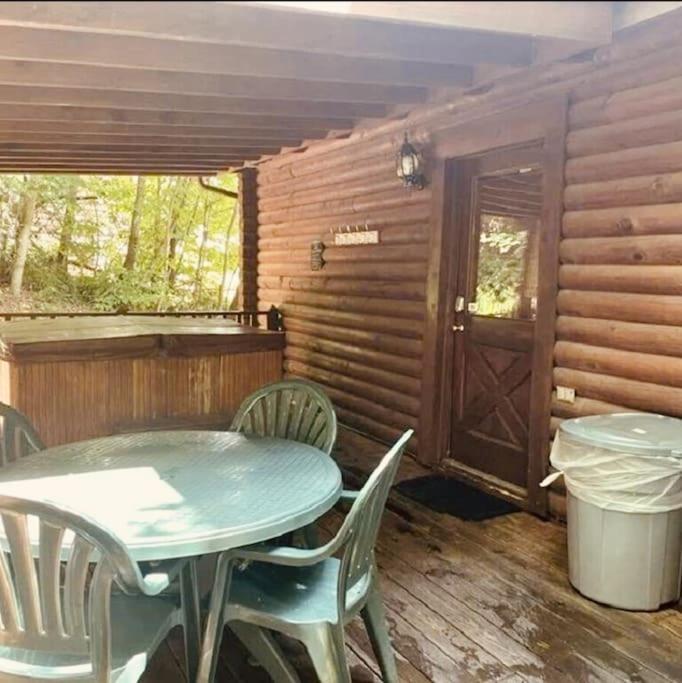 Rustic Black Bear Cabin 鸽子谷 外观 照片