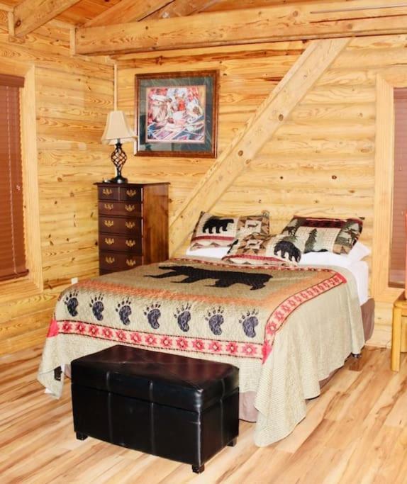 Rustic Black Bear Cabin 鸽子谷 外观 照片