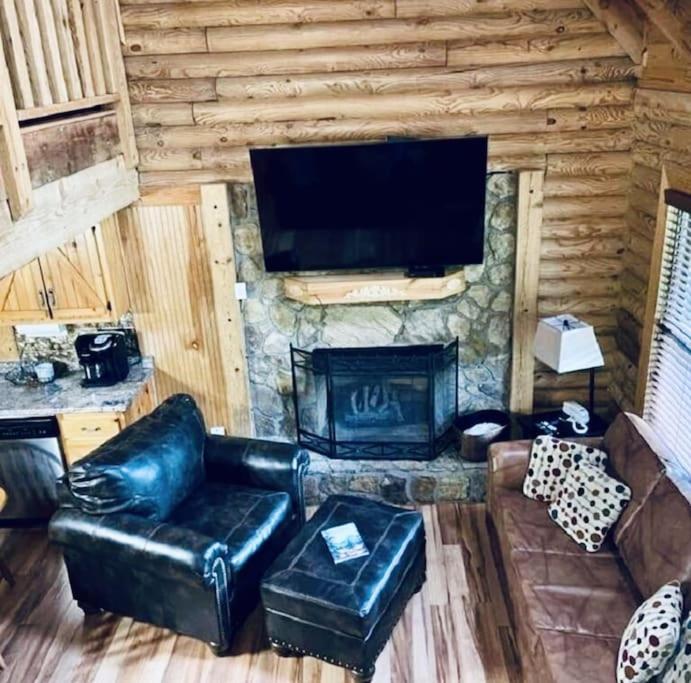 Rustic Black Bear Cabin 鸽子谷 外观 照片
