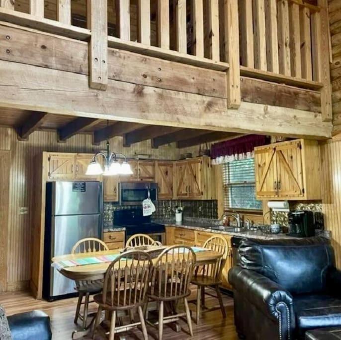 Rustic Black Bear Cabin 鸽子谷 外观 照片