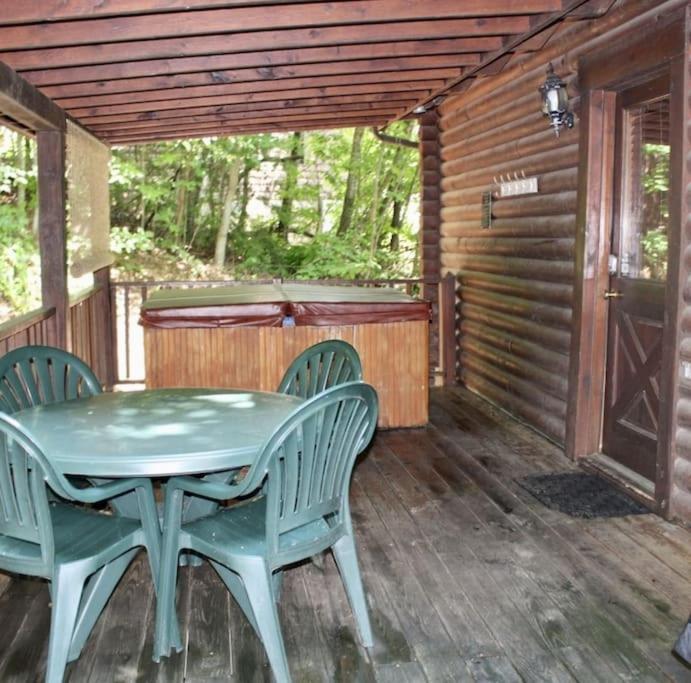 Rustic Black Bear Cabin 鸽子谷 外观 照片
