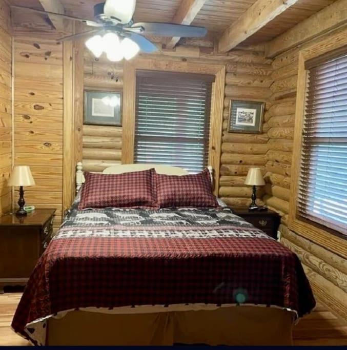 Rustic Black Bear Cabin 鸽子谷 外观 照片