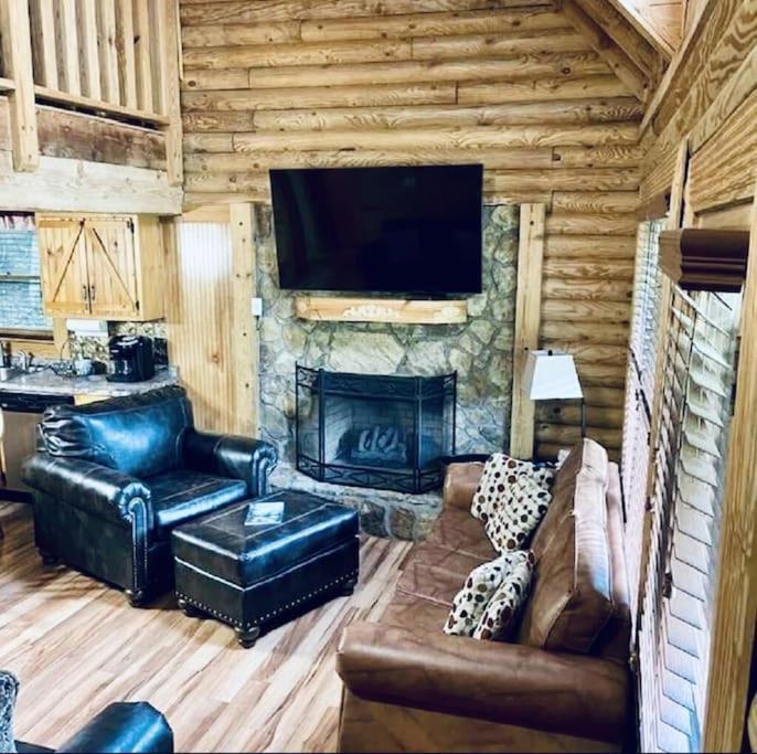 Rustic Black Bear Cabin 鸽子谷 外观 照片